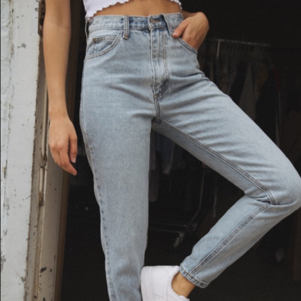 ☆ brandy melville jane light wash jeans